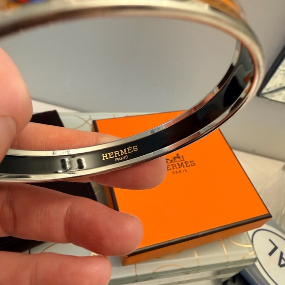 Hermès Narrow Enamel Bangle Bracelet - Picture 4 of 7